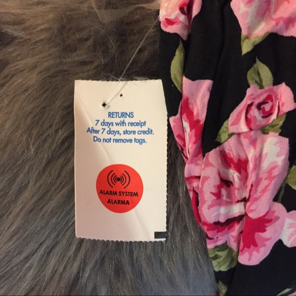 Love💗Ari Top Camisole Sz Medium Adorable - Picture 8 of 8